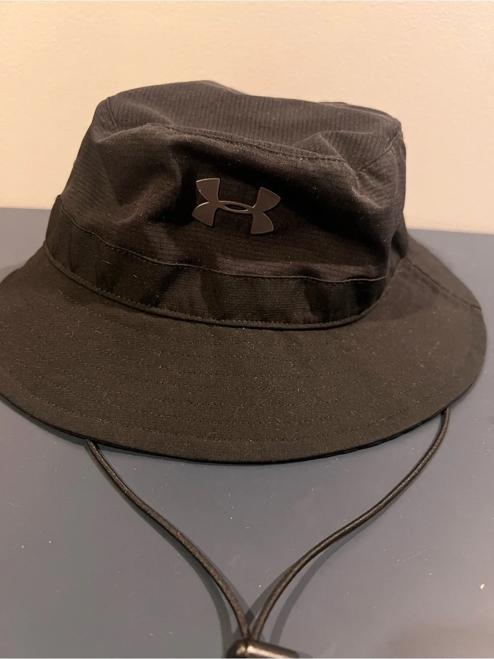 Under Armour Black Bucket Hat with Logo and Chin Strap